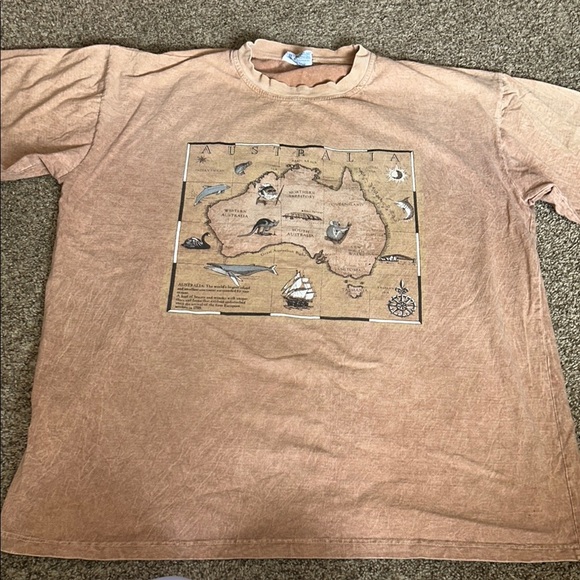 Goose T-Shirts Other - Vintage Australia Map Graphic T-Shirt